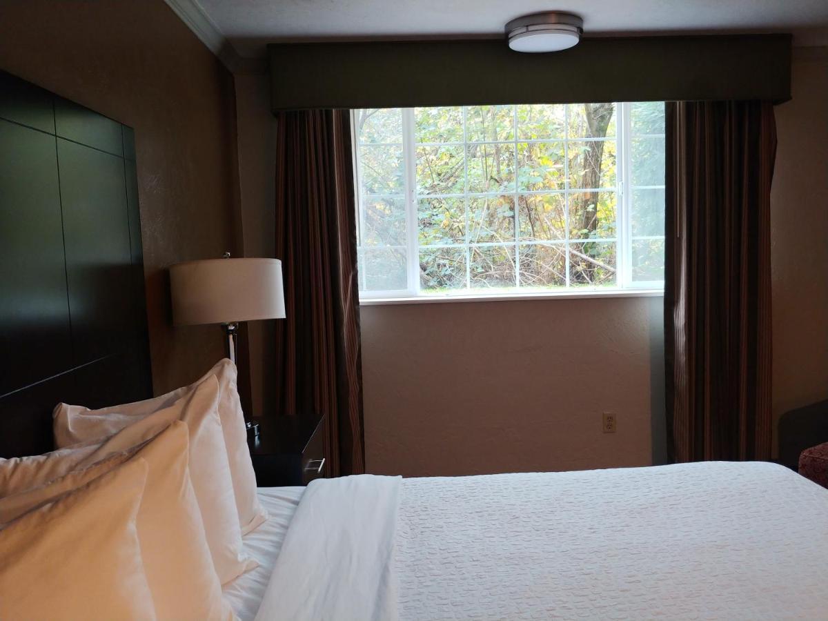 Best Western Plus Parkway Inn ウィルソンヴィル エクステリア 写真