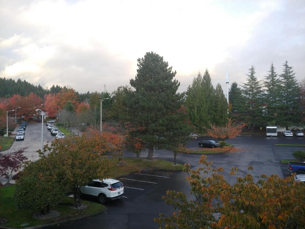 Best Western Plus Parkway Inn ウィルソンヴィル エクステリア 写真