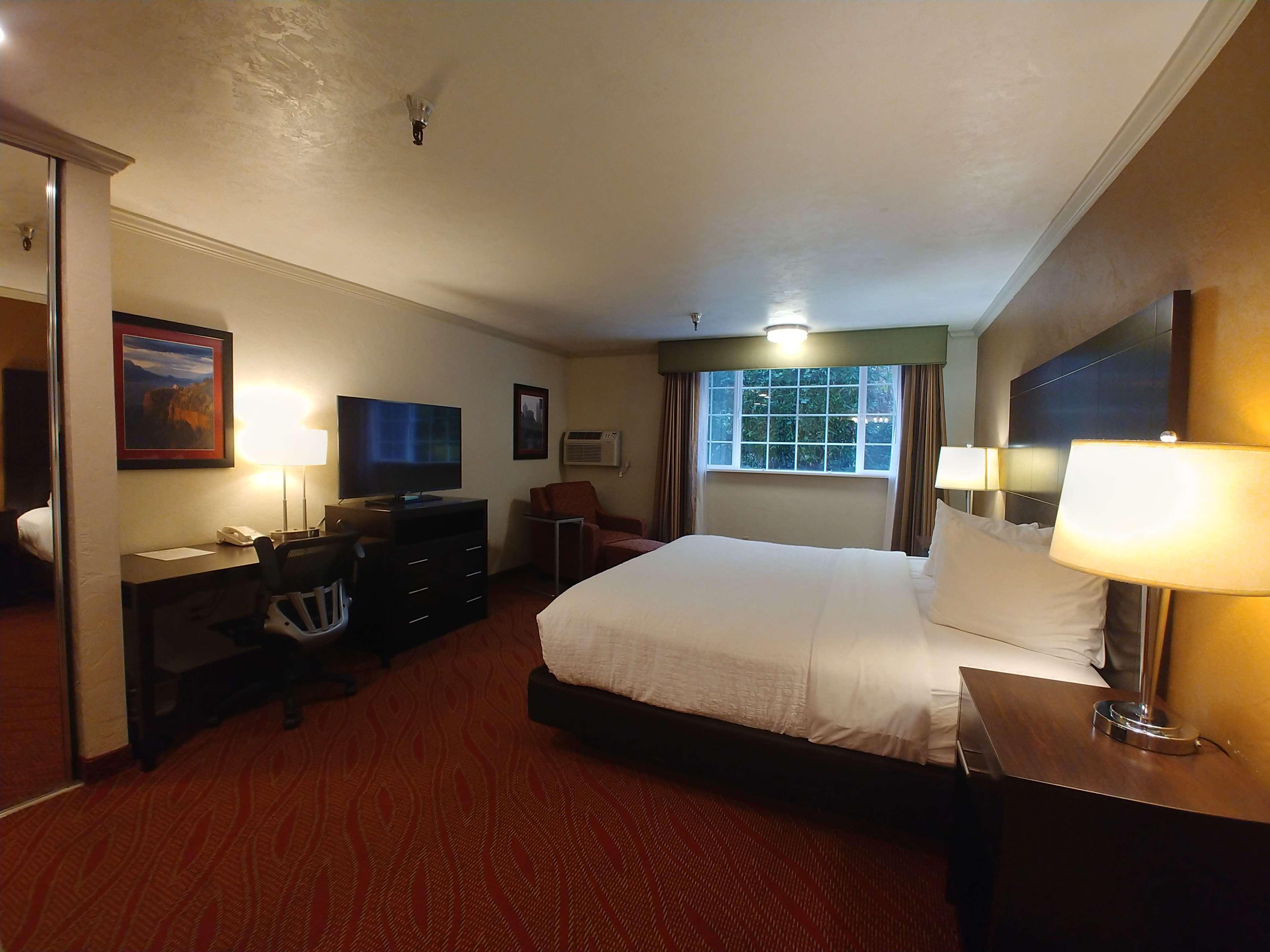 Best Western Plus Parkway Inn ウィルソンヴィル エクステリア 写真