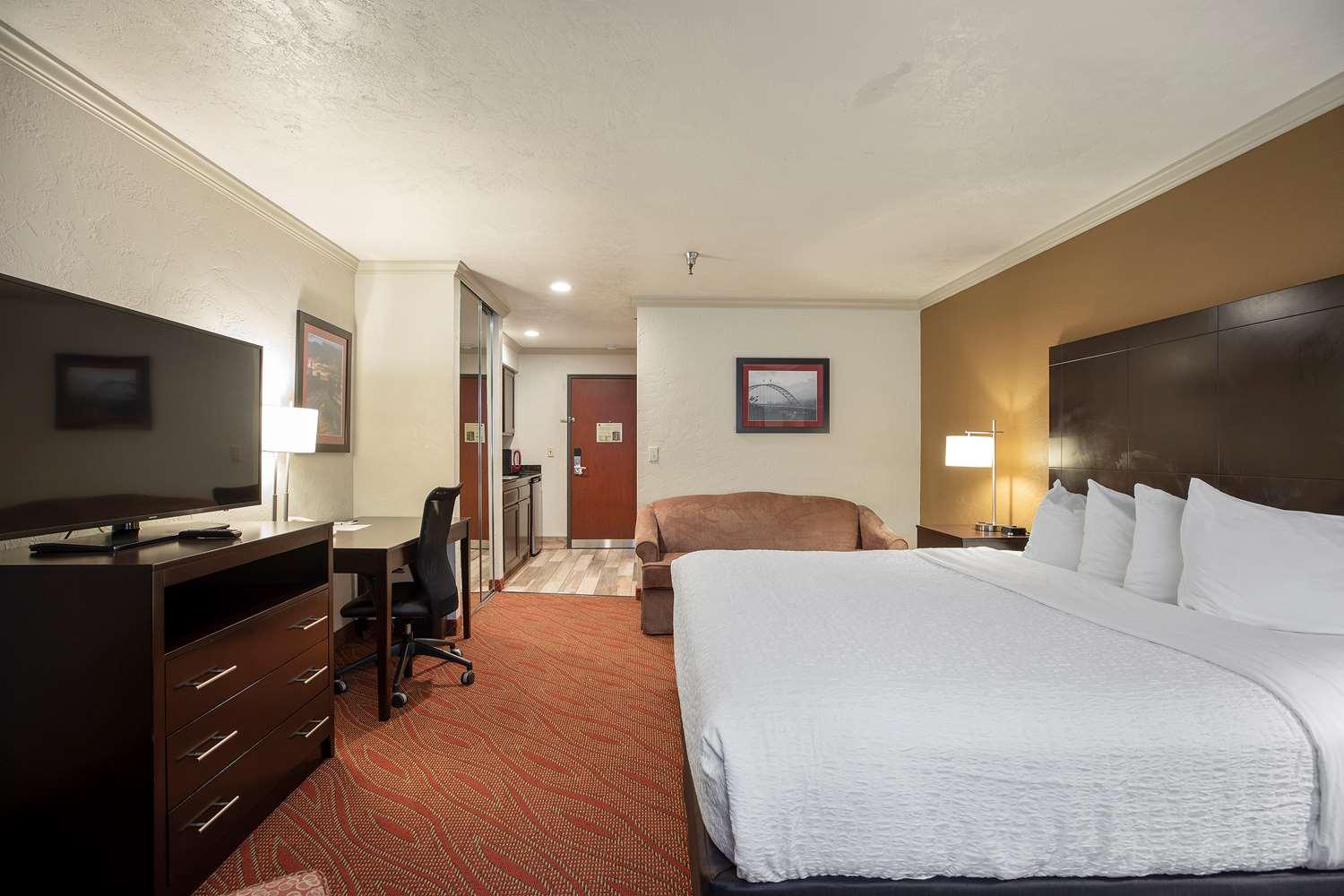 Best Western Plus Parkway Inn ウィルソンヴィル エクステリア 写真