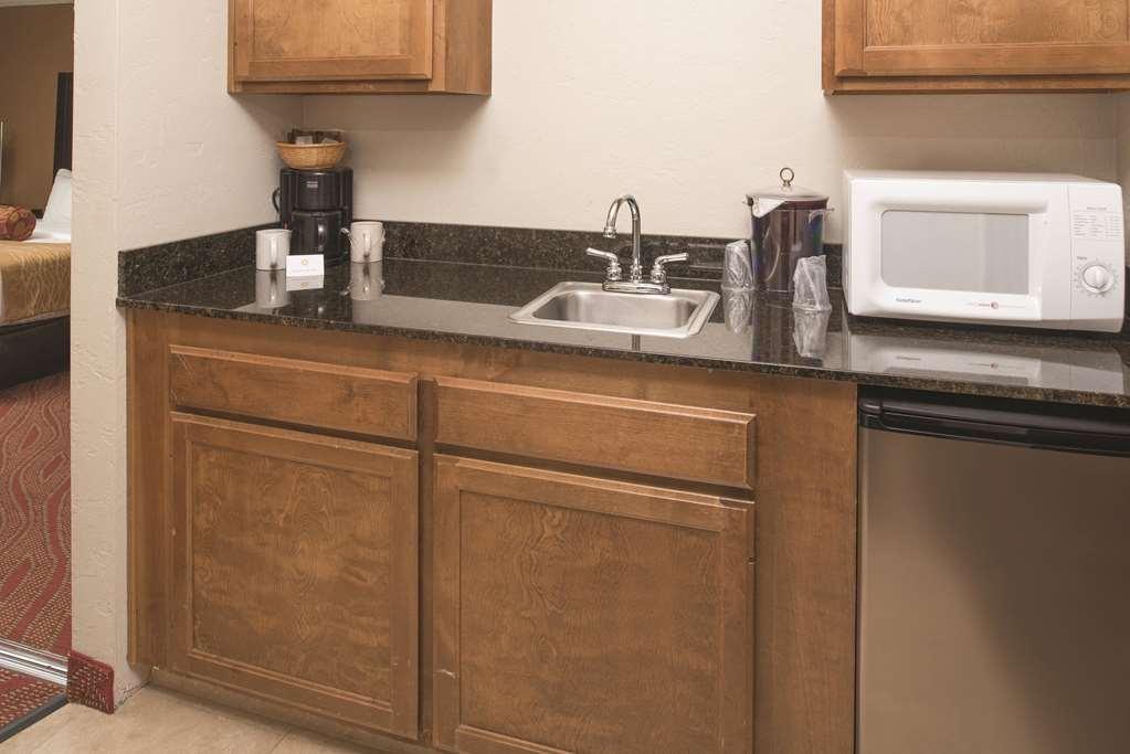 Best Western Plus Parkway Inn ウィルソンヴィル エクステリア 写真