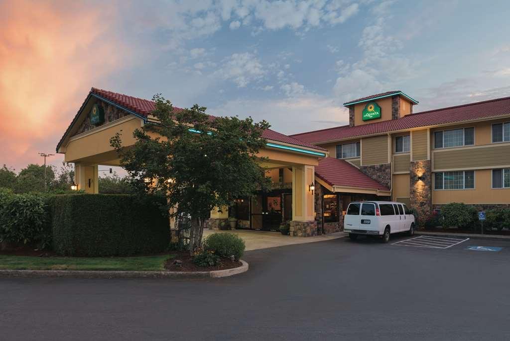 Best Western Plus Parkway Inn ウィルソンヴィル エクステリア 写真