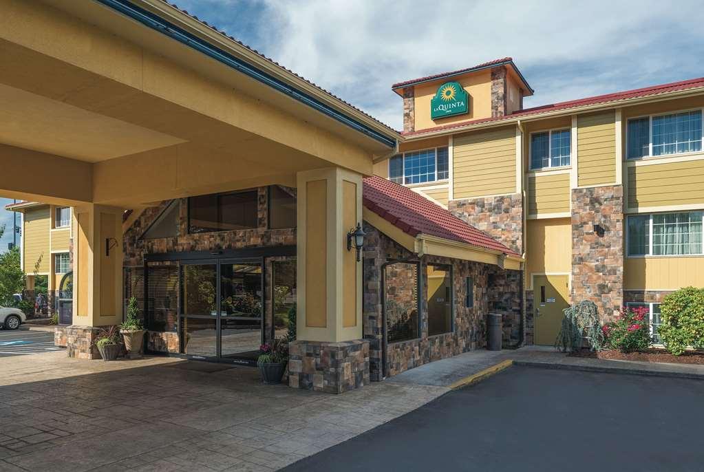 Best Western Plus Parkway Inn ウィルソンヴィル エクステリア 写真