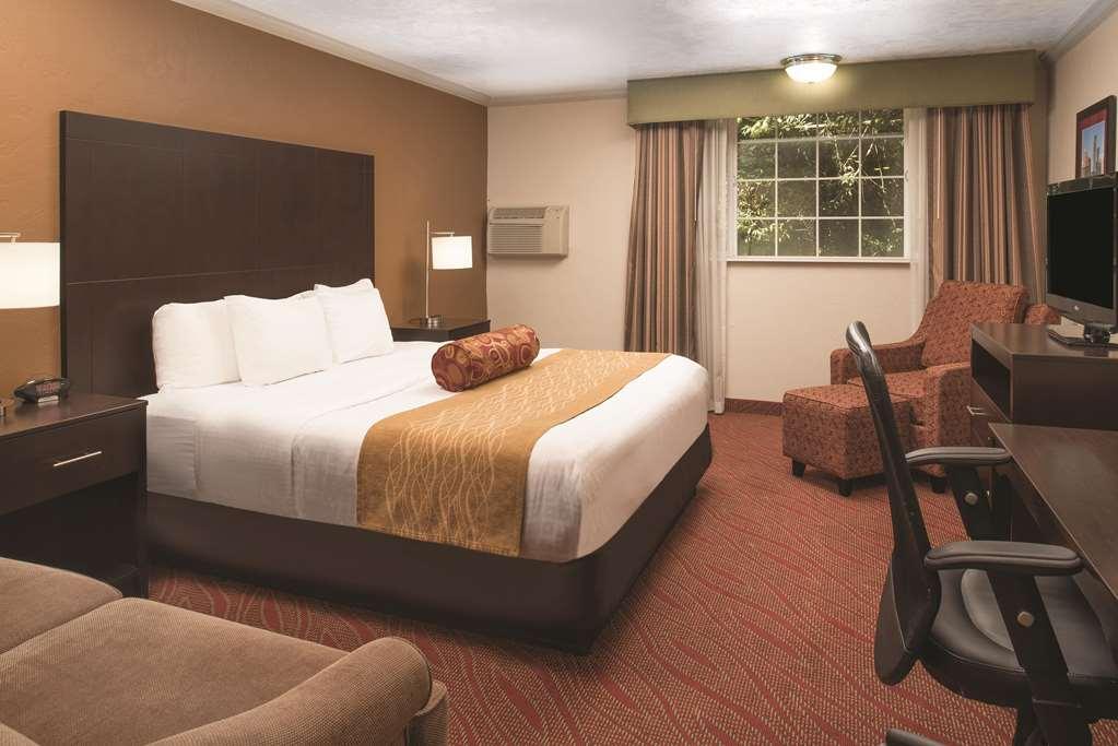 Best Western Plus Parkway Inn ウィルソンヴィル エクステリア 写真