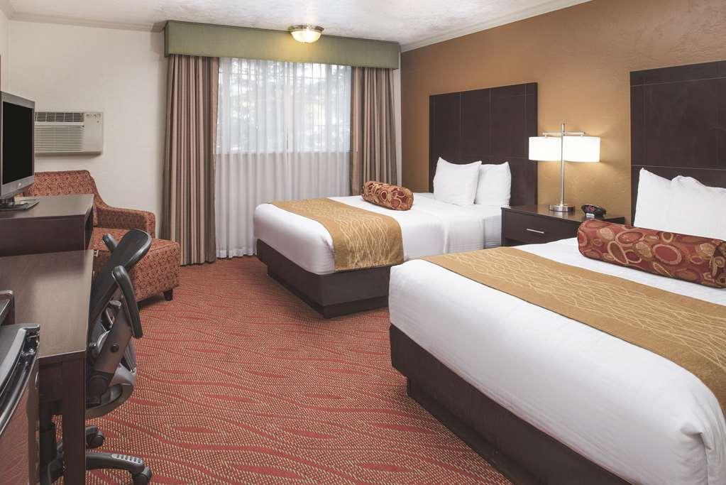 Best Western Plus Parkway Inn ウィルソンヴィル エクステリア 写真