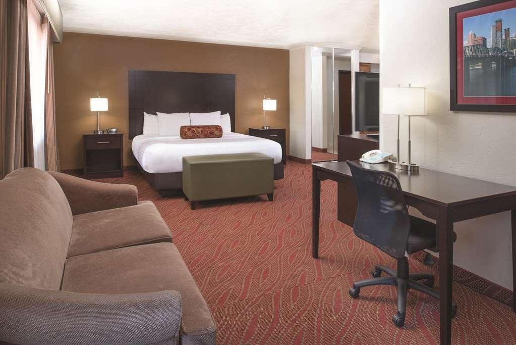 Best Western Plus Parkway Inn ウィルソンヴィル エクステリア 写真