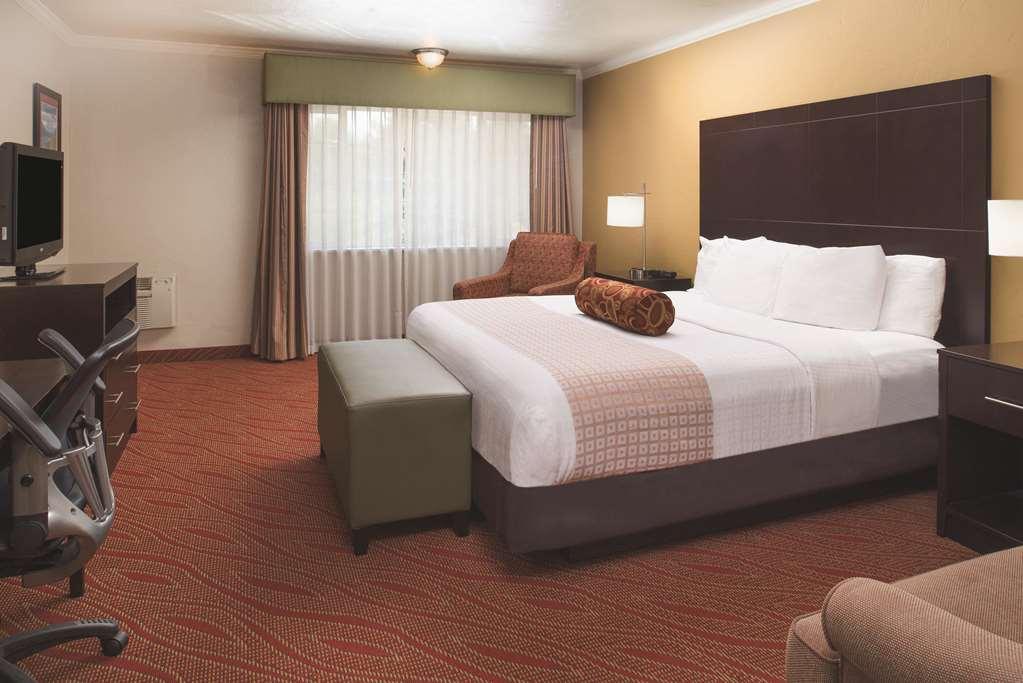Best Western Plus Parkway Inn ウィルソンヴィル エクステリア 写真