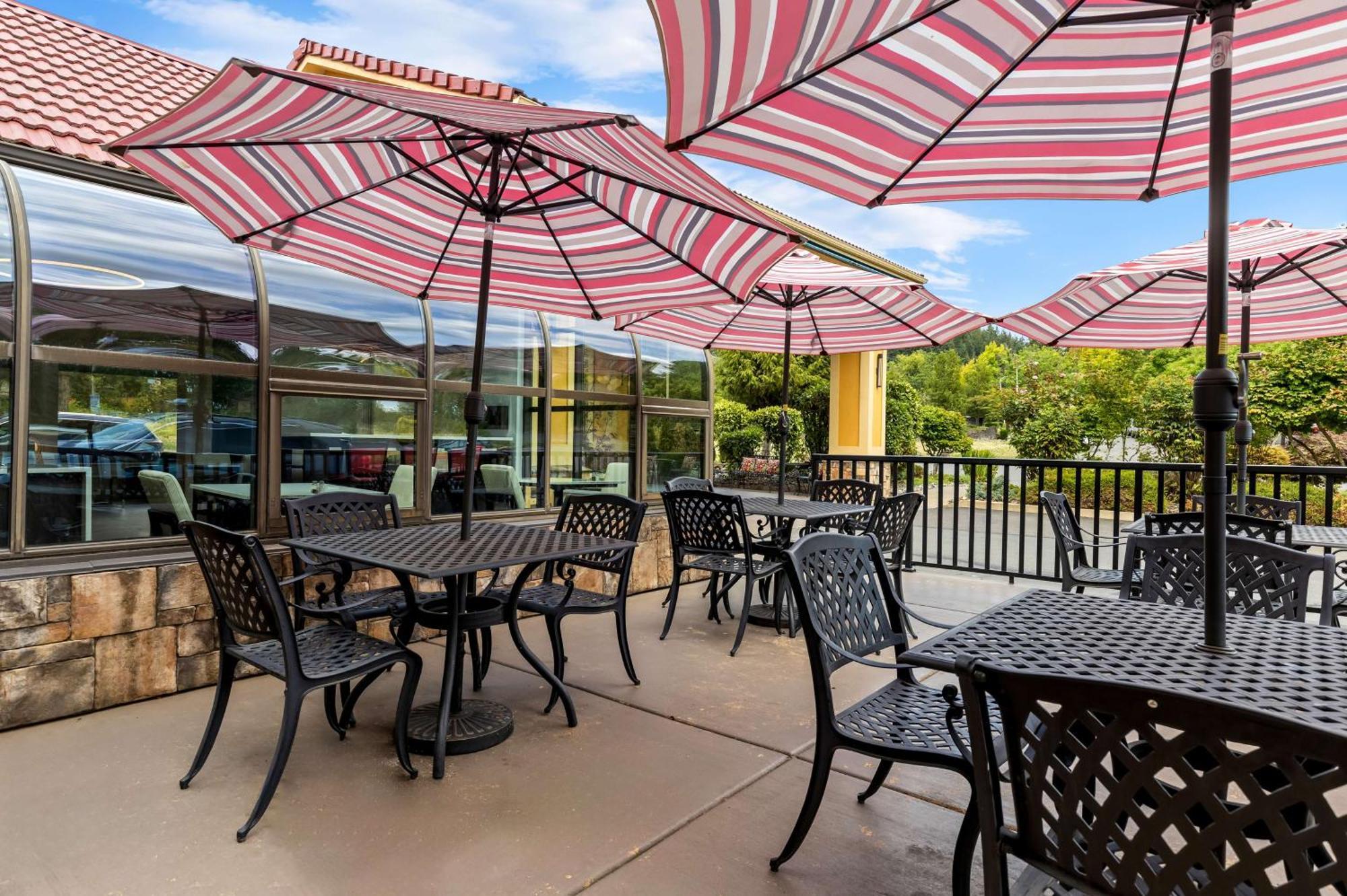 Best Western Plus Parkway Inn ウィルソンヴィル エクステリア 写真