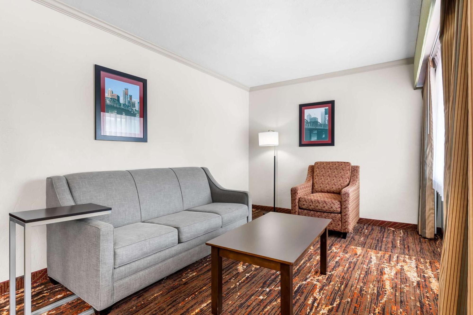 Best Western Plus Parkway Inn ウィルソンヴィル エクステリア 写真