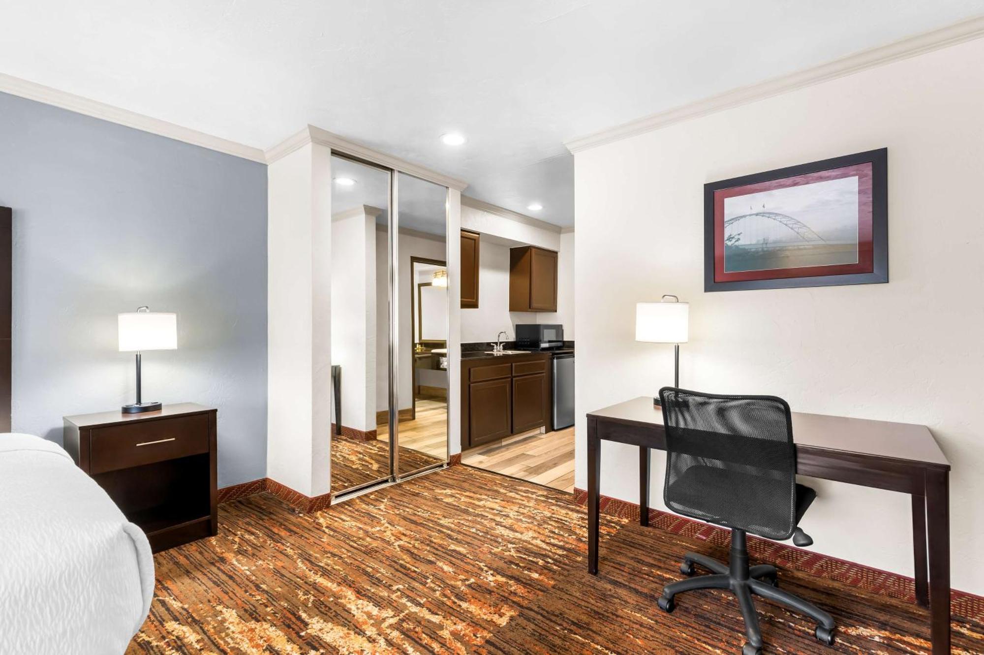 Best Western Plus Parkway Inn ウィルソンヴィル エクステリア 写真