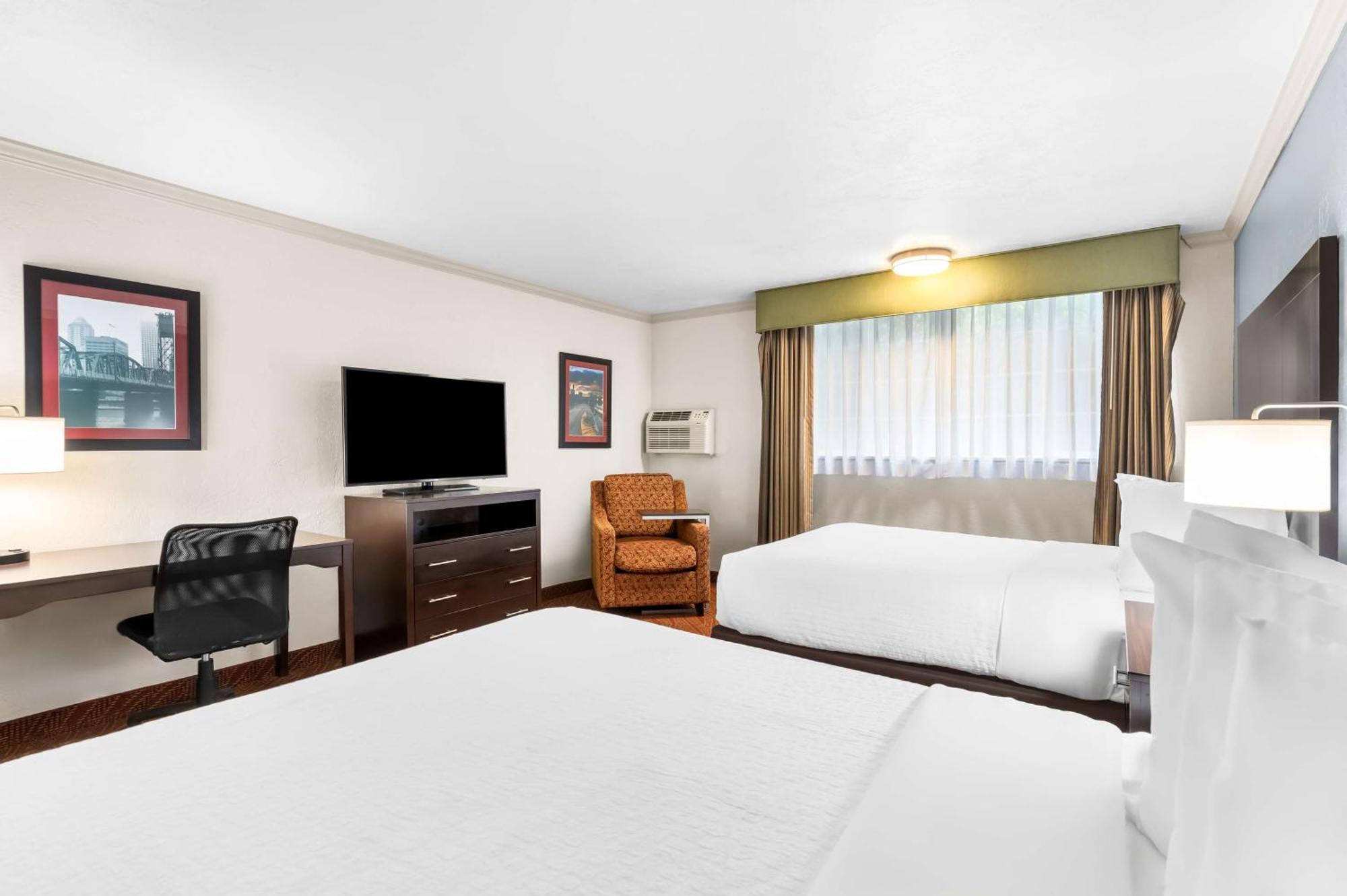 Best Western Plus Parkway Inn ウィルソンヴィル エクステリア 写真