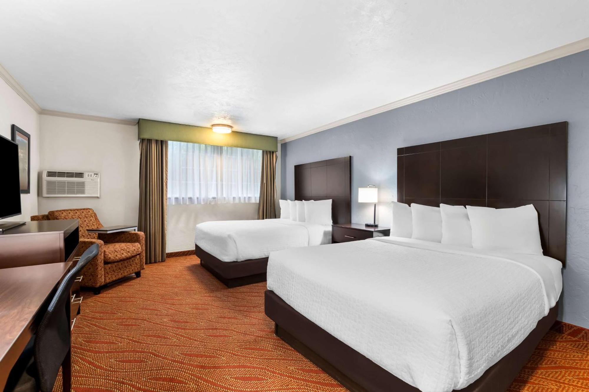 Best Western Plus Parkway Inn ウィルソンヴィル エクステリア 写真