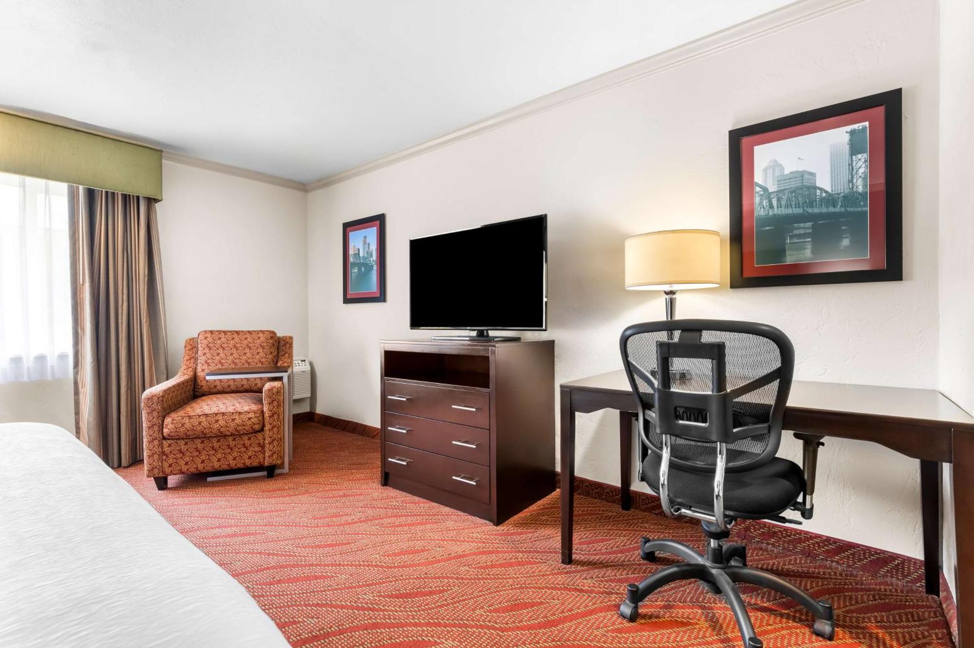 Best Western Plus Parkway Inn ウィルソンヴィル エクステリア 写真